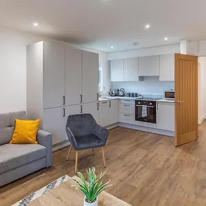 https://central-2-bed-2-bath-penthouse-near-beach-hospital-long.brighton-hotels-england.com